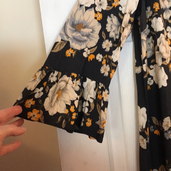 Ladies dress - Picture 2 of 10